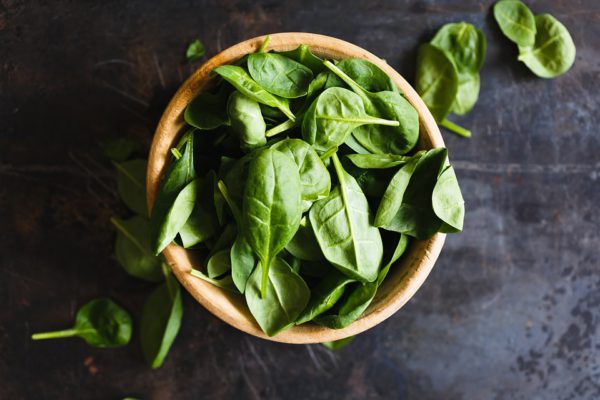 Piatto di spinaci in foglie