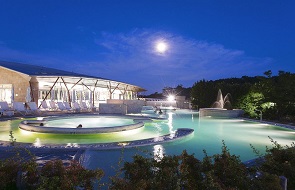PAUSA BENESSERE ALLE PISCINE TERMALI € 90 - In Toscana soggiorno in 1/2 pensione - Piscine Termali Theia. - 7 piscine con  600 mq. di acqua termale.