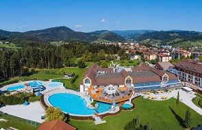 COCCOLE PER DUE ALLE TERME IN SLOVENIA - 2 giorni in 1/2 pensione con una cena romantica  - 3 giorni di bagni illimitati in piscine termali.  - Villaggio delle saune con percorsi.  - Massaggio o wellness Suite con bagno romantico e sauna finlandese.