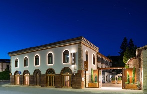 Fuga di coppia con Spa e cena gourmet. - Solo per Adulti nel cuore verde della Toscana.  - Piscine interna ed esterna e la spa, sauna, hammam, doccia emozionale e grande idromassaggio