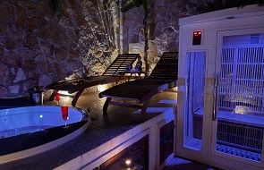 PAUSA ROMANTICA IN SUITE CON SPA PRIVATA • In Sicilia un rifugio esclusivo dove lusso, privacy e benessere si incontrano in un’atmosfera raffinata.  • 1 notte in Suite con Spa illimitata.  • Prima colazione..