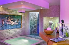 🌿 EPIFANIA E BENESSERE IN CAMPANIA🌿Tra la Penisola Sorrentina e la Costiera Amalfitana, Villa Le Zagare ti accoglie in un’oasi di pace 💆♀️💆♂️  🛏️ Pernottamento con colazione 💧 Percorso Benessere esclusivo per 2: sauna, bagno turco, idromassaggio, grotta del sale e angolo tisane 🍵  💚 Regalati una pausa di puro benessere.