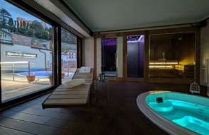 💖 PAUSA ROMANTICA NELLE LANGHE. 🛌 1 notte nelle Langhe, Piemonte 🏊 Piscina eco-sostenibile 🧖♀️ Percorso benessere in SPA privata 🥐 Colazione con prodotti selezionati del territorio 🍷 Tisaneria bio, succhi di frutta e bottiglia di vino del Roero