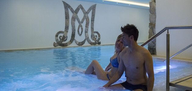 Soggiorno Romantico in 1/2 pensione Spa di 700 mq con Percorso benessere Piscina di acqua salina interna-esterna Romantico trattamento a lume di candela