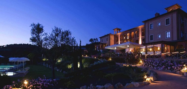Capodanno a Saturnia tre notti in mezza pensione Cenone di Capodanno e Veglione Massaggio corpo e Trattamento viso Sconto per Terme di Saturnia