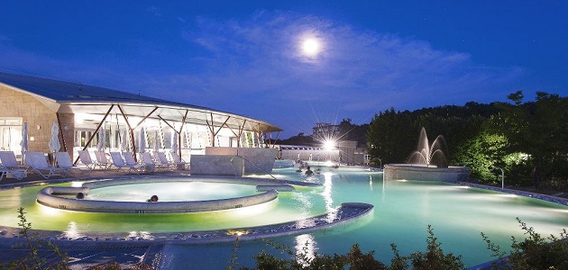 Piscine Theia Soggiorno in mezza pensione  Ingresso alle 7 Piscine THEIA   Degustazione vini  e olii in frantoio e cantina vinicola